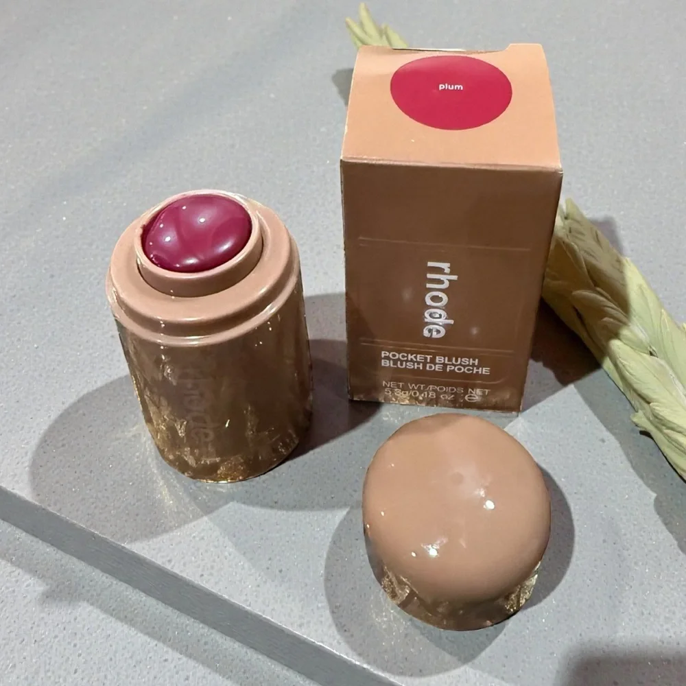 Rhode Beauty blush - Picture 4 of 7